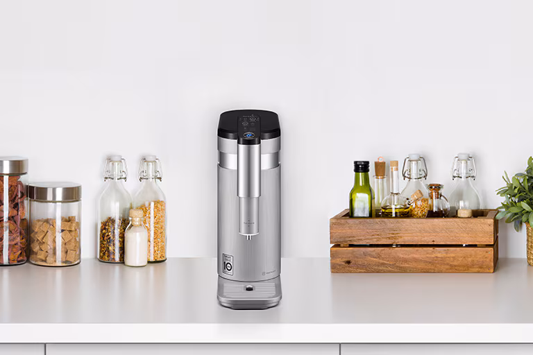 17cm Super Slim design — LG PuriCare Self-Service Tankless