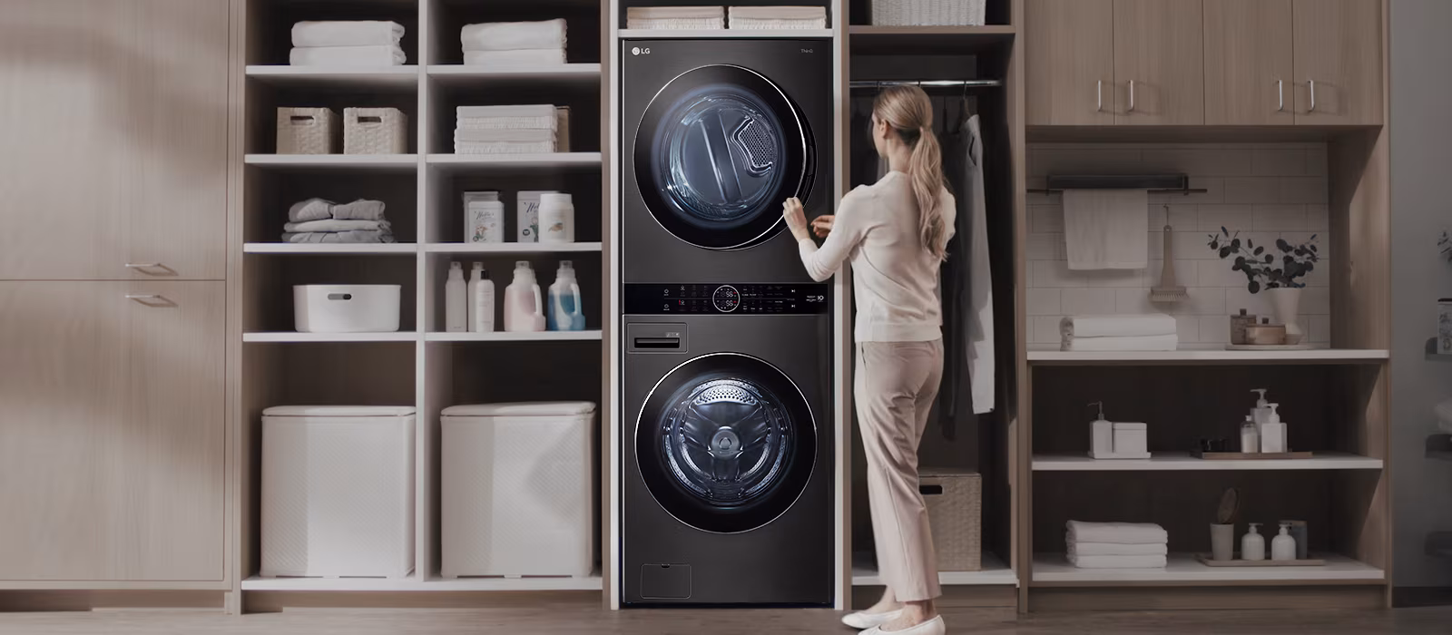 LG WashTower with Center Control